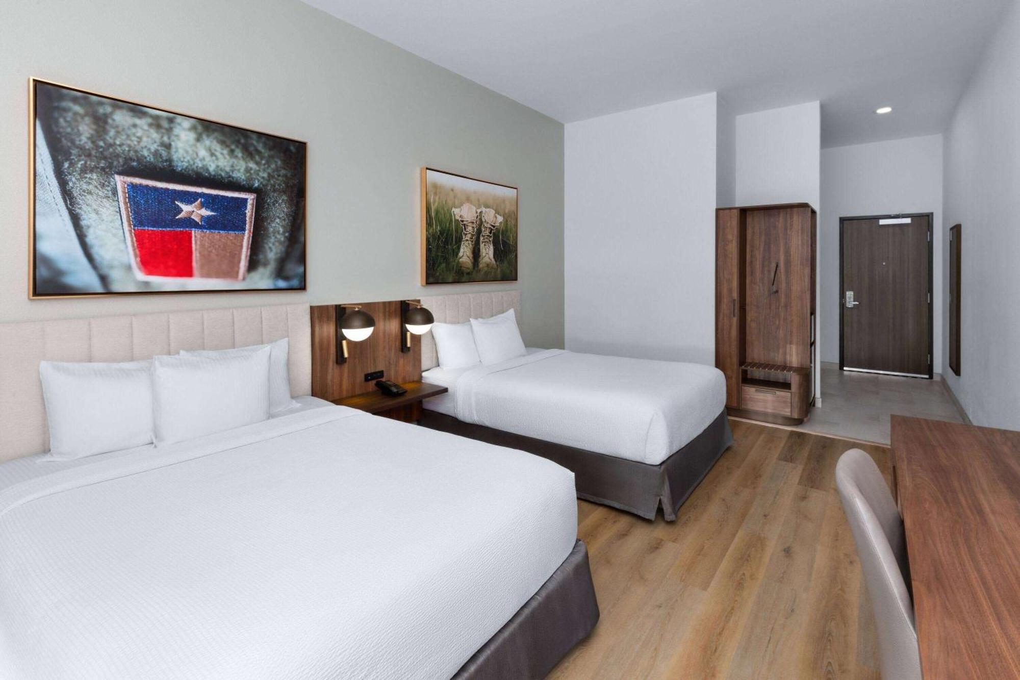 La Quinta Inn & Suites By Wyndham San Antonio At The Rim Экстерьер фото