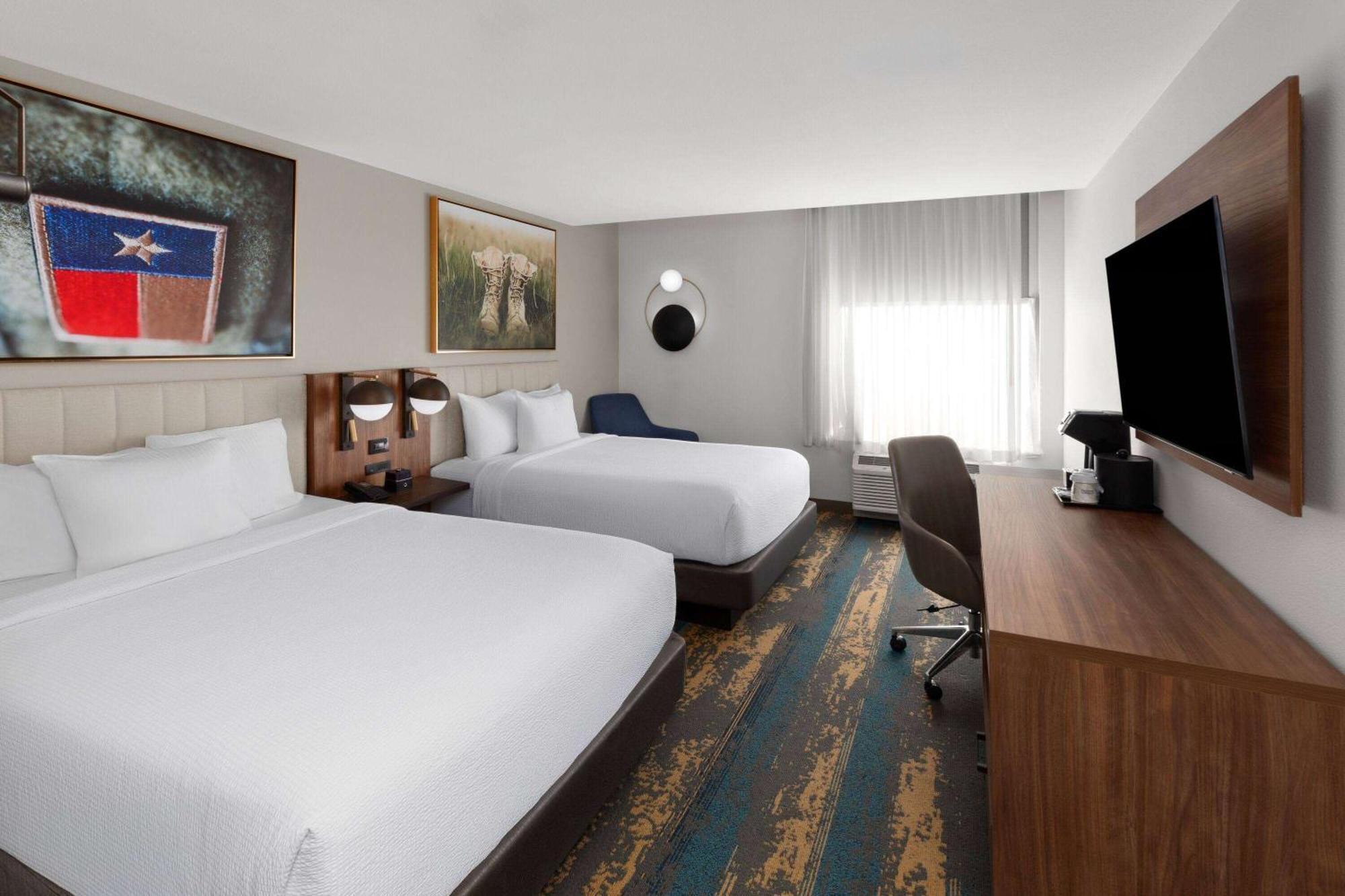 La Quinta Inn & Suites By Wyndham San Antonio At The Rim Экстерьер фото