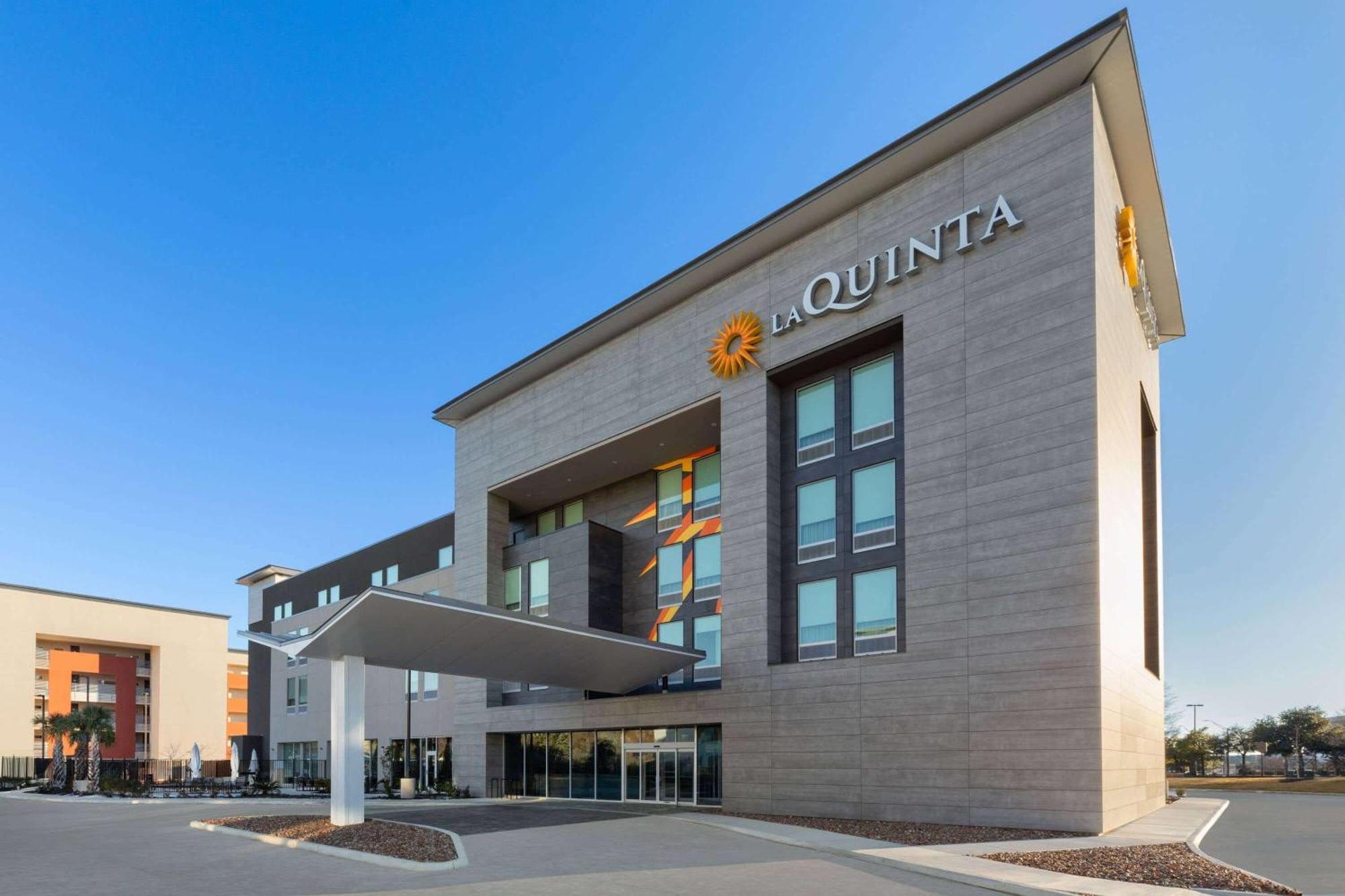 La Quinta Inn & Suites By Wyndham San Antonio At The Rim Экстерьер фото