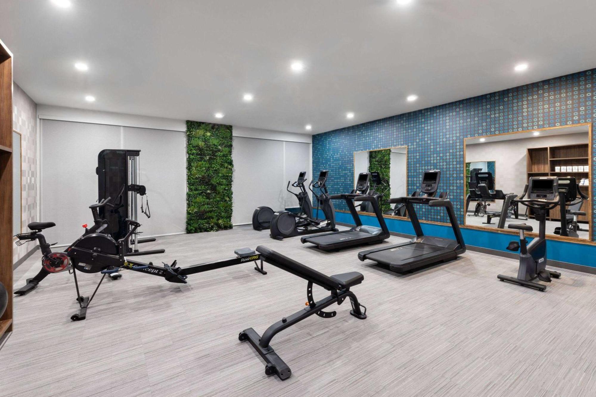 La Quinta Inn & Suites By Wyndham San Antonio At The Rim Экстерьер фото