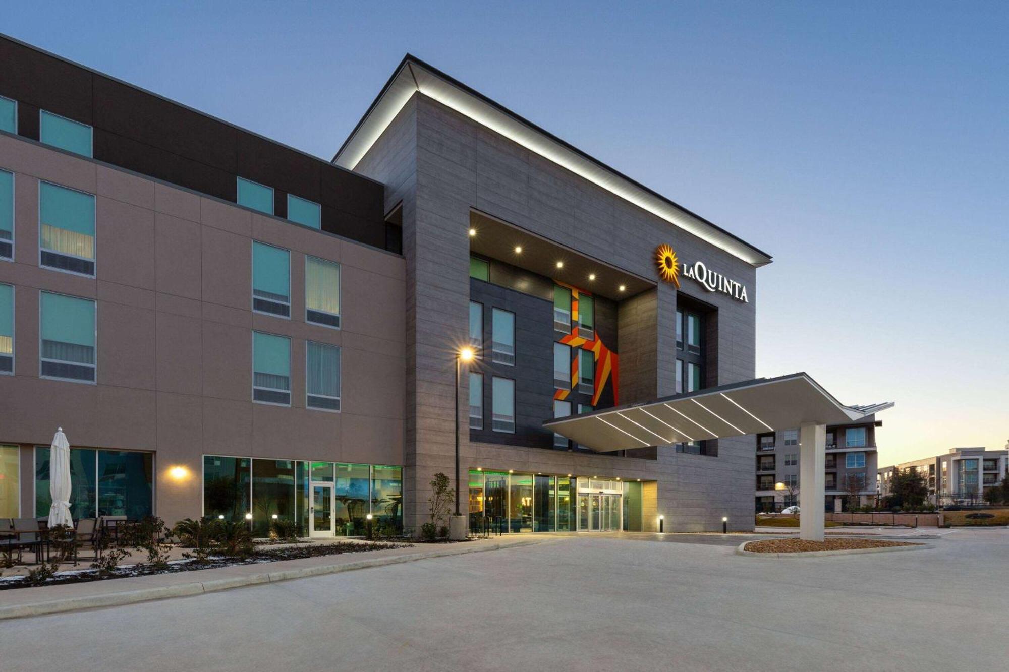 La Quinta Inn & Suites By Wyndham San Antonio At The Rim Экстерьер фото