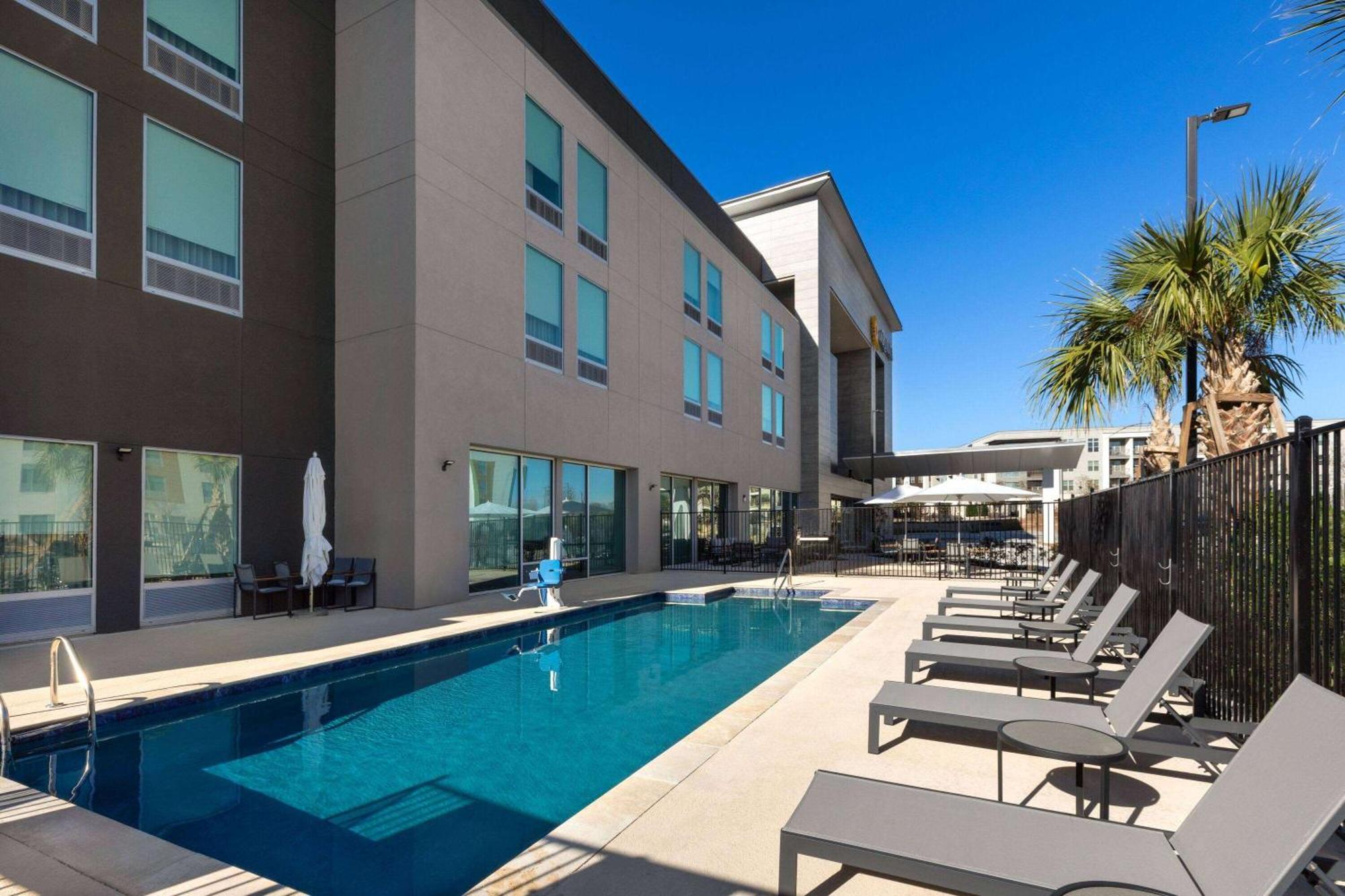 La Quinta Inn & Suites By Wyndham San Antonio At The Rim Экстерьер фото